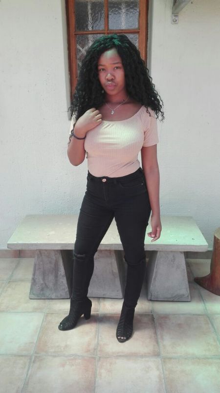 Esihle - ID: 153061 - 413271