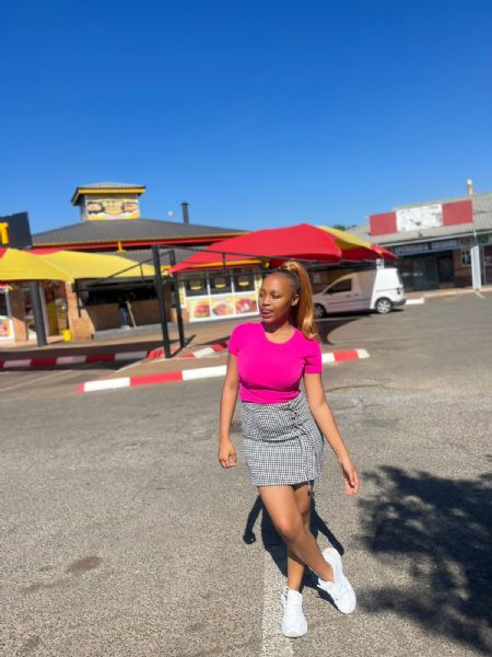 Dineo - ID: 356636 - 675297