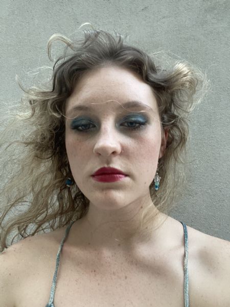 Julia - ID: 392609