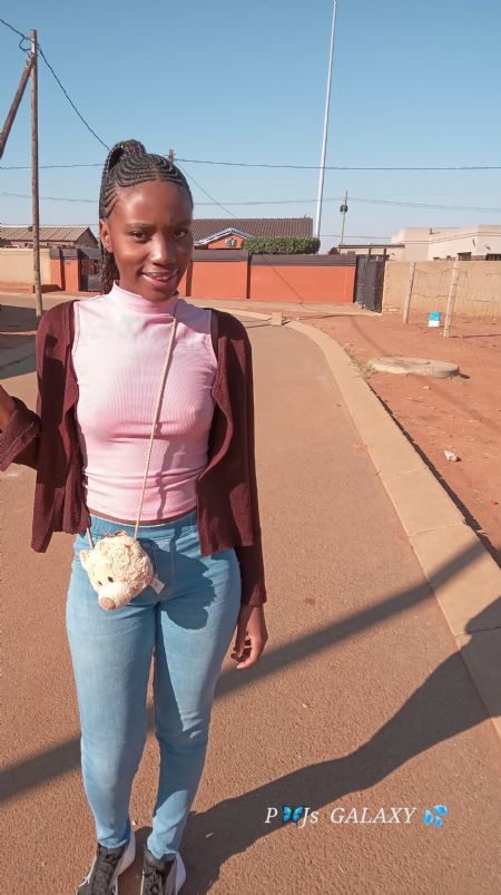 Palesa - ID: 402713 - 733438