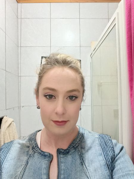 Roxanne - ID: 42166