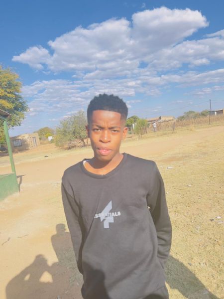 Molebatsi Lawrence  - ID: 585598
